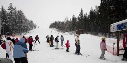 Provozovatelé skiareálu ve středních Čechách si sezónu chválí