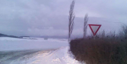 Ve středních Čechách místy sněží, řidiči by měli být opatrní