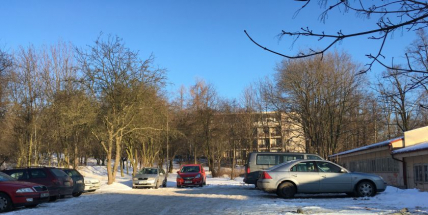 U nemocnice letos vznikne stovka parkovacích míst