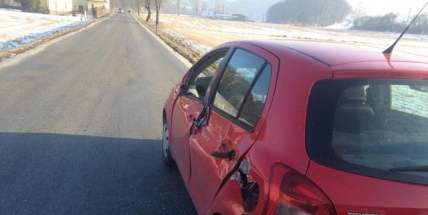 U Jinců se srazil osobní vůz s nákladním