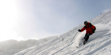 Do středočeských středisek přijely navzdory smogu tisíce lyžařů