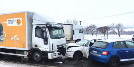 Silnici u Rožmitálu uzavřela hromadná nehoda