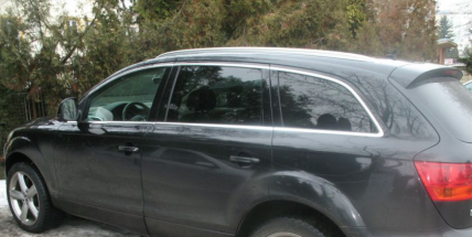 Závistivec poškrábal Audi Q7, škoda jde do desítek tisíc