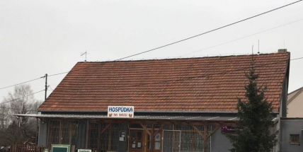 Muži s dlouhými zbraněmi přepadli hospodu v Obořišti