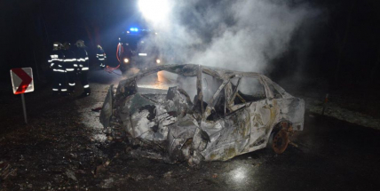 Posádka neměla šanci. Takhle skončil vůz po noční nehodě u Hluboše