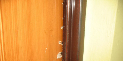 Chtěl se vloupat do bytu v Milínské, dveře ale nepřekonal