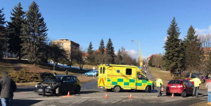 U aquaparku se srazily dva vozy, hlášeno je zranění