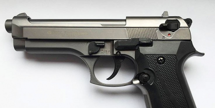 Opilec střílel v hospodě z plynové pistole