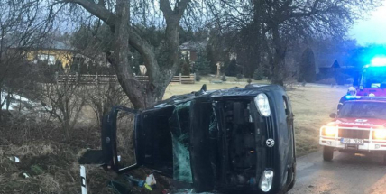 Volkswagen u Březnice se přetočil přes střechu