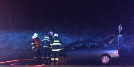 Hořící vůz osvítil Evropskou ulici v Příbrami
