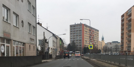 Úsek Březnické ulice dostane letos nový povrch