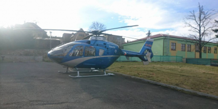 Vrtulník odletěl prázdný. Holčička po srážce s autem zemřela