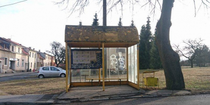 Autobusové zastávky jsou v žalostném stavu, město letos koupí nové