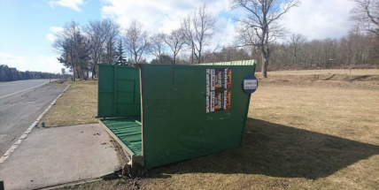 FOTO DNE: Vítr trápí Česko, převrací zastávky i trampolíny