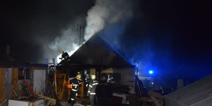 V noci na dnešek zachvátil požár chatu na Brodě