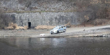 Na hladině Slapské přehrady našla policie tělo muže