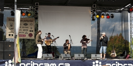 Šalmaj na počasí lákat nemůže, na program ano