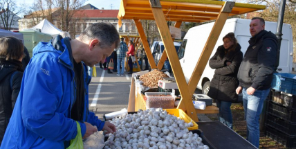 Farmářské trhy nabídnou i sazeničky květin a zeleniny