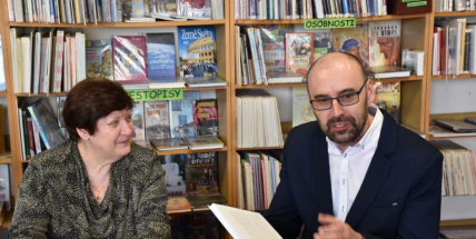 Příbram nominovala svou „Babičku čtenářku“ do celostátní soutěže