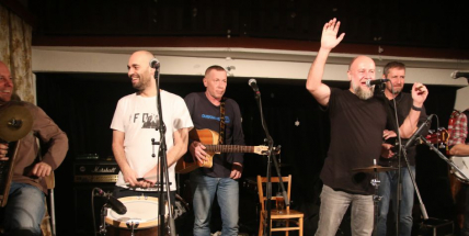 Děda Mládek lllegal band v Podbrské hospodě