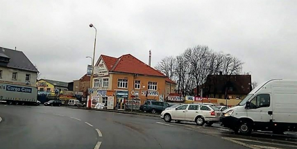 Sražka dvou aut blokuje průjezd u Dolejší Obory