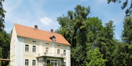 Čapkův památník ve Strži otevírá nově upravenou expozici