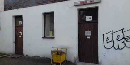 Do centra města jen s prázdným měchýřem a pevným svěračem