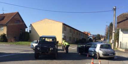 V Rožmitále komplikuje dopravu nehoda dvou vozů