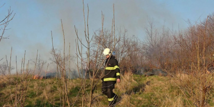 Aktuálně: Požár travního porostu v okolí Dobříšské ulice