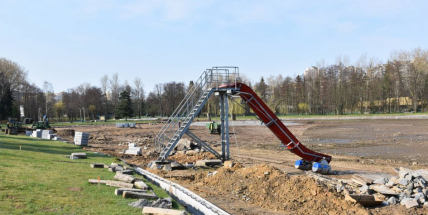 Revitalizace Nováku pokračuje opravou břehů