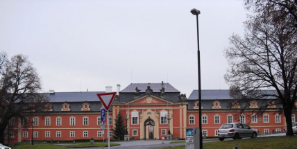 Parkoviště před dobříšským zámkem už nebude placené