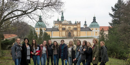 Gymnazisté hostili Brity a Němce