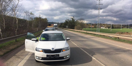 Na silnici I/4 za obcí Dubenec, těsně před kruhovým objezdem Skalka, došlo k drobné dopravní nehodě