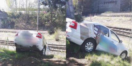 Nezajištěné auto si udělalo výlet, sjelo do příkopu