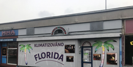 Agresivní gambler surově zbil v noci na dnešek barmanku v jednom z příbramských barů