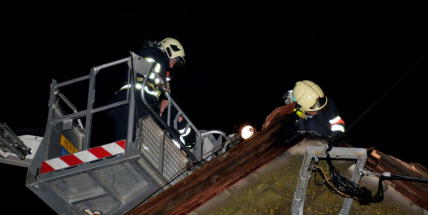 Právě teď: Hasiči zasahují u požáru střechy rodinného domu v Hoděmyšli