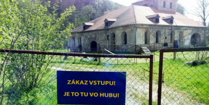 FOTO DNE: Já Ti to říkal: "Nelez tam, spadne Ti to na kebuli..."