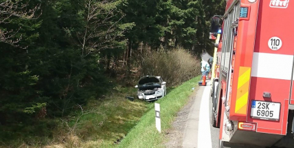 Fabia skončila u Věšína v příkopu