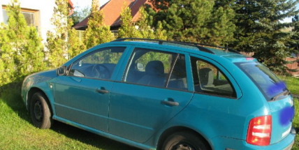 V Žežicích se zloděj vloupal do osobního vozu. Policie žádá o pomoc