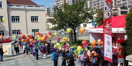 Holčička včera omdlela na Dni linky 155 a zdravotníci tak předvedli svůj um v praxi