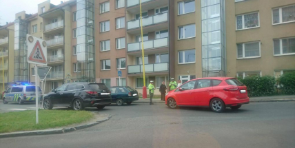 Na křižovtce v Dlouhé ulici se srazily dva vozy