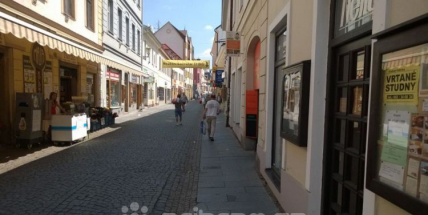 Radnice uvažuje o mobilních uzávěrách v Pražské ulici