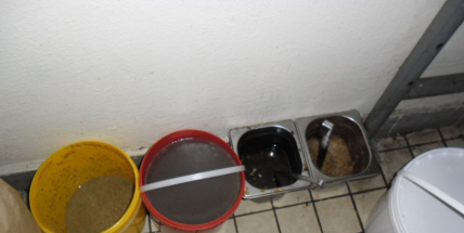 Hygienici našli v restauraci v Tochovicích prošlé potraviny nebo teplé pokrmy na zaprášené podlaze