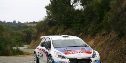 Příbramský jezdec Černý testoval s továrním týmem na Korsice