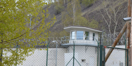 Za zdmi příbramské věznice se můžete potkat jak s neplatičem alimentů, tak i s odsouzeným vrahem