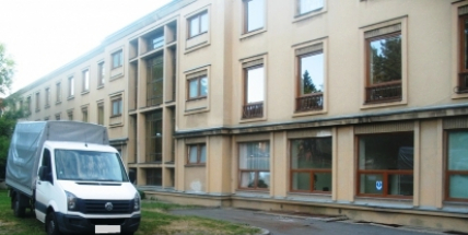 V noci na dnešek někdo ukradl osobní vůz na Březových Horách, začátkem týdne zmizela z náklaďáku nafta