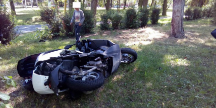 U Chmelnice došlo ke střetu osobního vozu s motocyklem