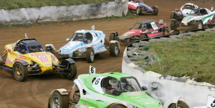 Chlapce na rallycrosu u Sedlčan trefilo uvolněné kolo z auta