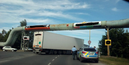 Dopravní kolaps v Příbrami, Husova ulice je téměř neprůjezdná