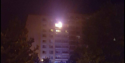 Noční tragická událost v panelovém domě v Příbrami